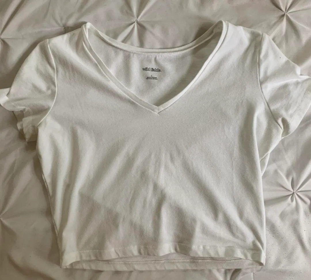 White V Neck Crop Top - Image 3