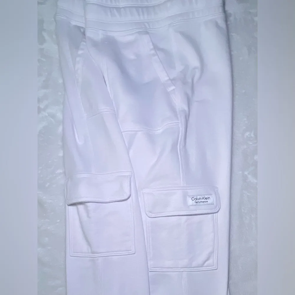 Performance, Cargo Joggers Size Large - Image 3