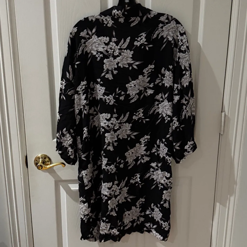 Spiritual Gangster Black and White Floral Kimono one size - Image 4
