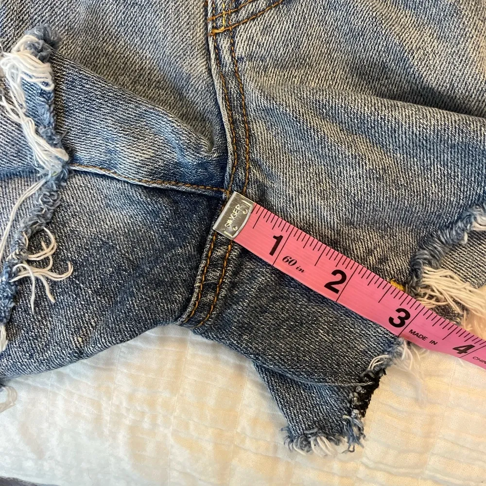 FREE PEOPLE We the Free Distressed Raw Hem Button Fly Cutoff Denim Short Size 26 - Image 12