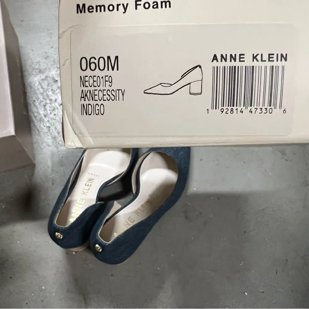 Necessity Memory Foam Chambray Blue Pointy Toe Chunky Heel Pumps 6 - Image 6