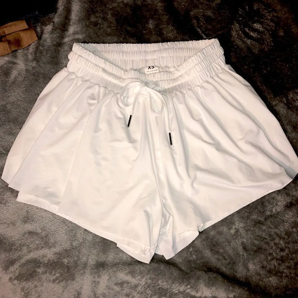 💕5️⃣for25 WHITE Amazon Flowy women’s athletic two in one shorts size Xs fits a 4 - Image 3