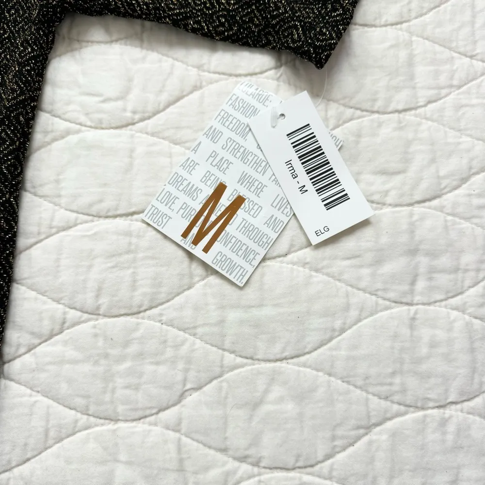 LuLaRoe Black Gold Metallic Irma Oversize Tunic Holiday Sparkle 1/2 Sleeve M NWT - Image 5