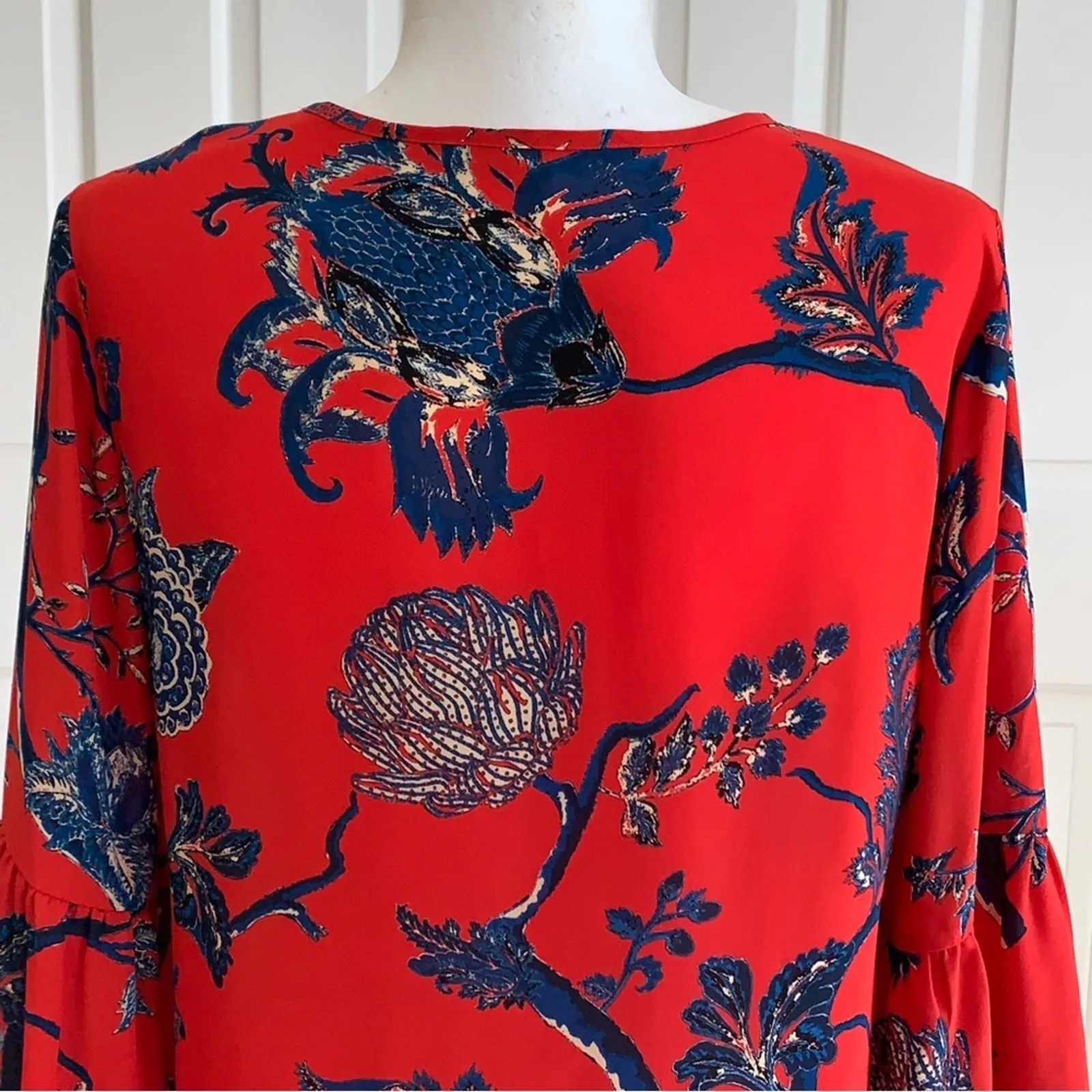 Violet + Claire Blouse Too Red Blue Floral Split Neck 3/4 Bell Sleeves Medium - Image 5