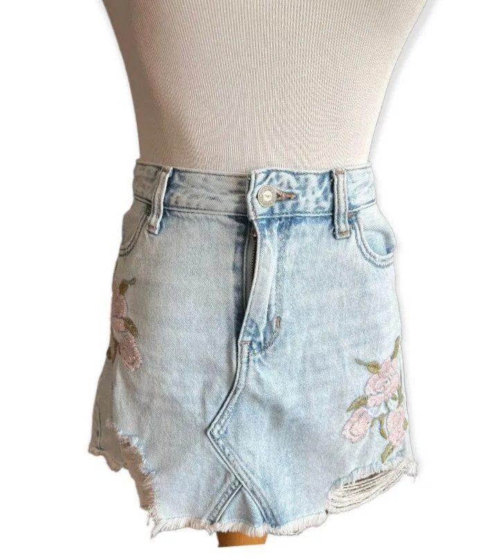 Hollister Womens  Denim Jean Floral Embossed Distressed Skirt - Sz 1 - Image 2