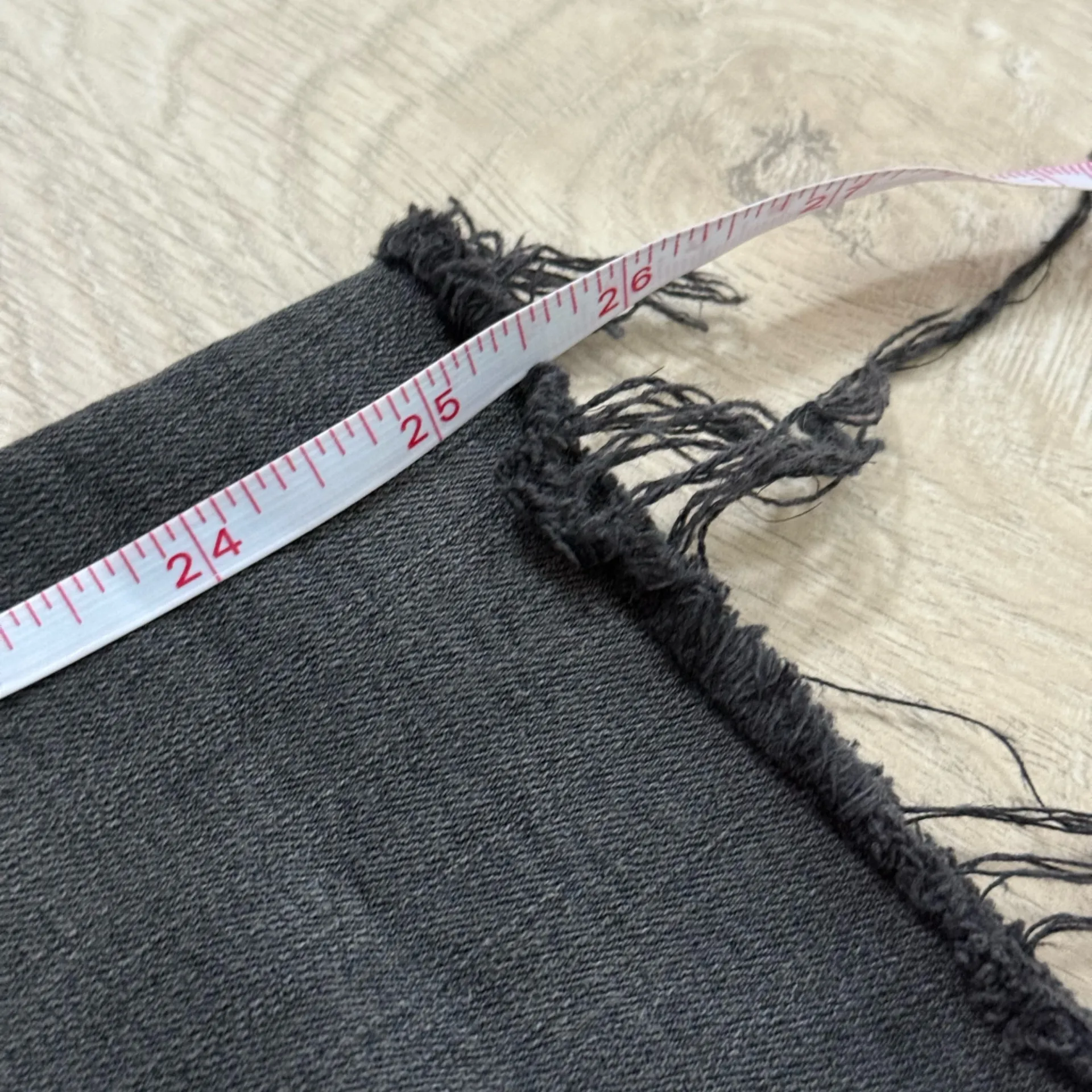 Madewell Stovepipe Jeans in Banberry Wash: Raw-Hem Edition | Faded Black Grey 29 - Image 11