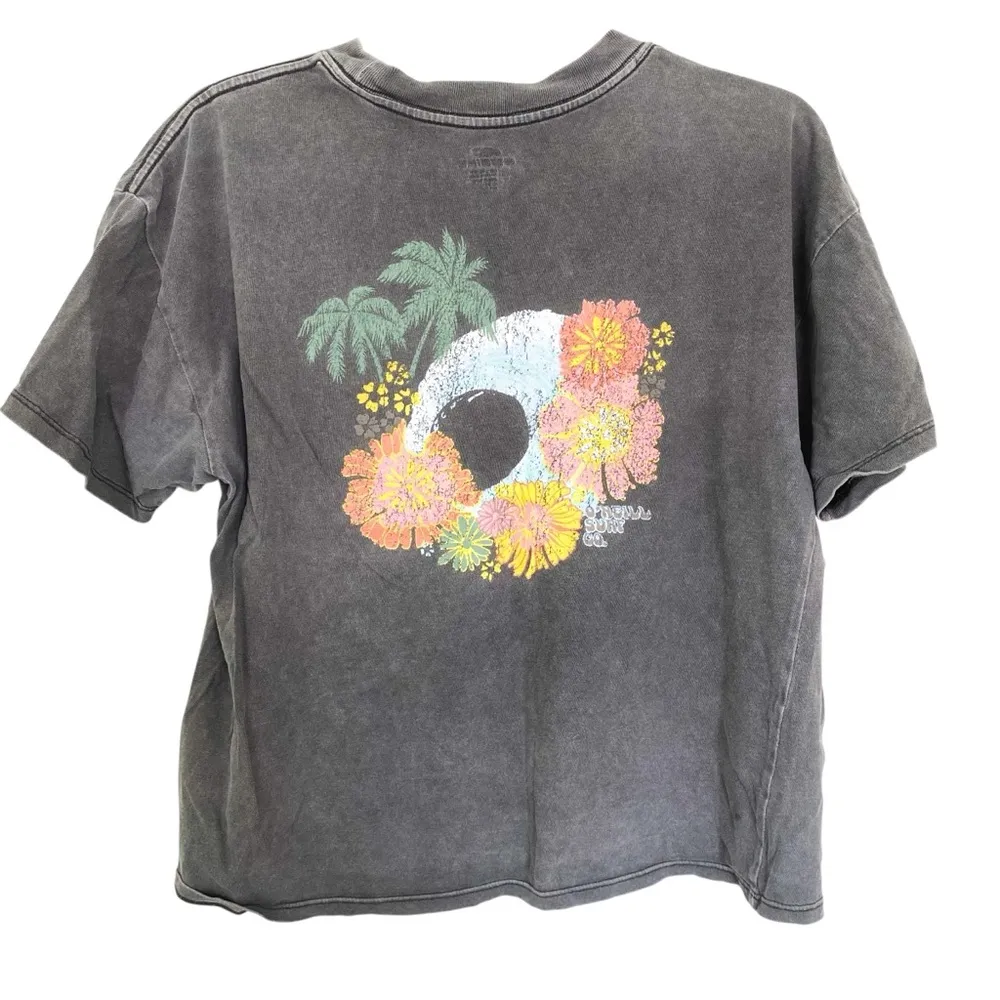 O’Neill Coastal Slate Gray Tropical Print on Back Crew Neck Size Medium - Image 2