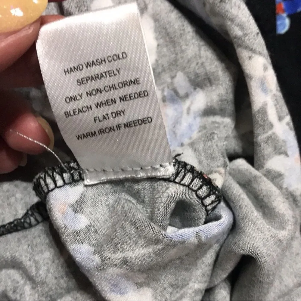 Daniel Rainn Blouse Black Floral Print Lace
Yoke Top Loose Fitting Size Large - Image 8