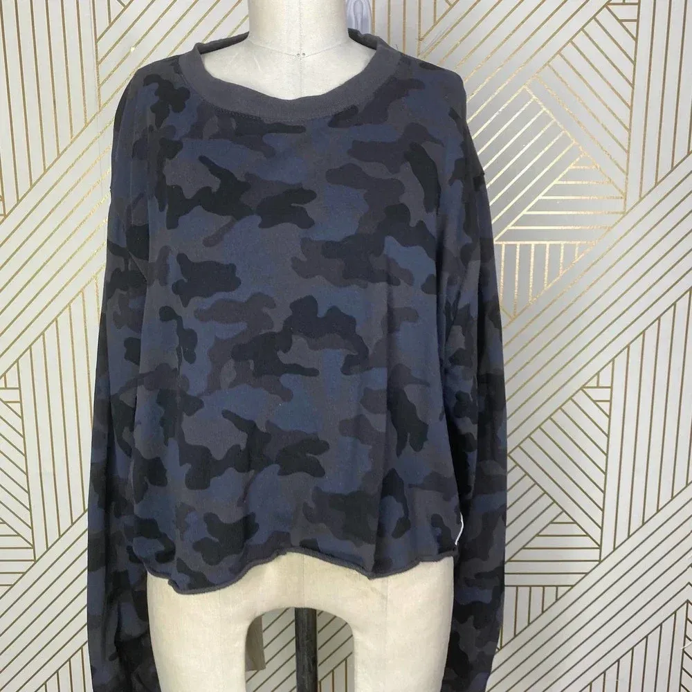 SoulCycle Casey Cropped Camo Print Sweatshirt Black Gray Size US Large‎ - Image 7
