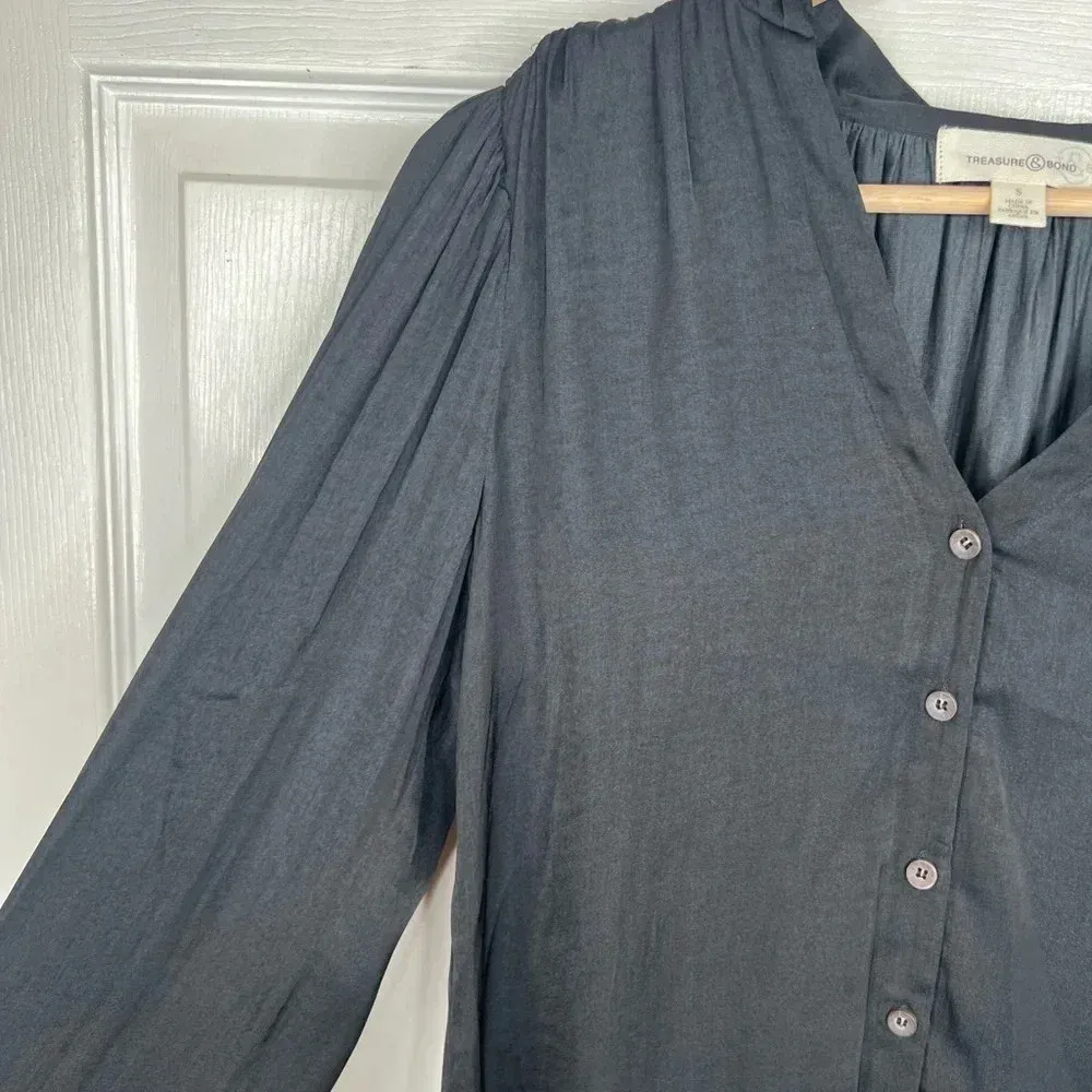 Treasure & Bond Black V-Neck Long Sleeve Blouse Button Front Size S - Image 4