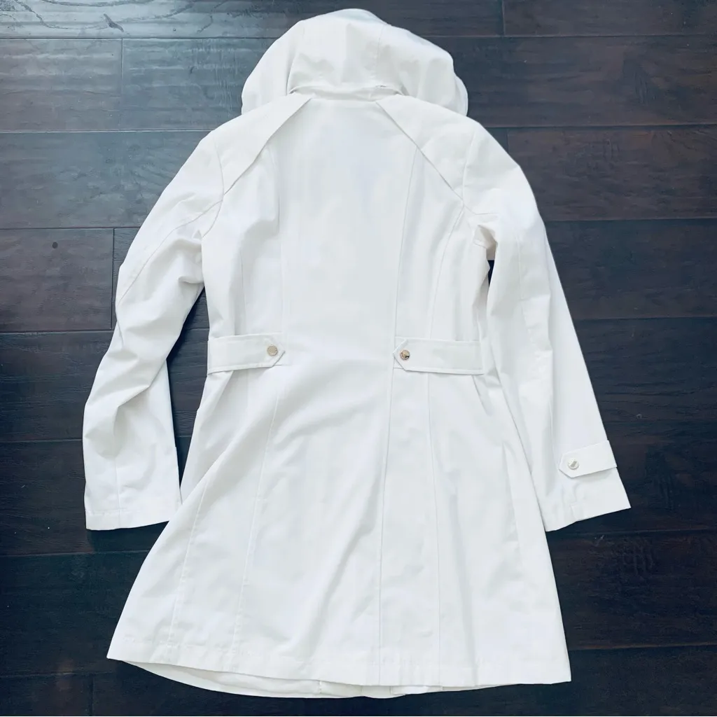 EUC Gallery New York Women’s Off-White Hooded Midweight Raincoat | Size: M - Image 4