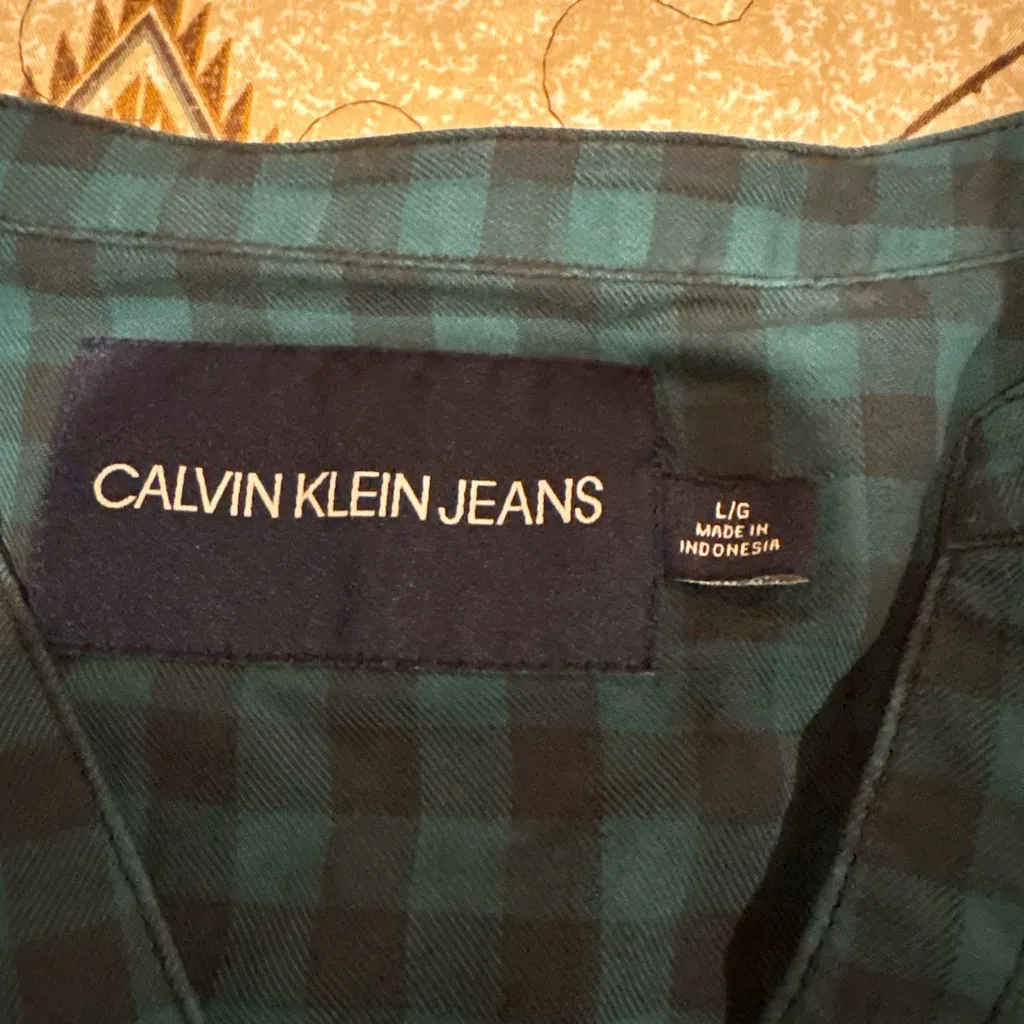 Calvin Klein Jeans button-up long-sleeve plaid shirt women’s L - Image 5