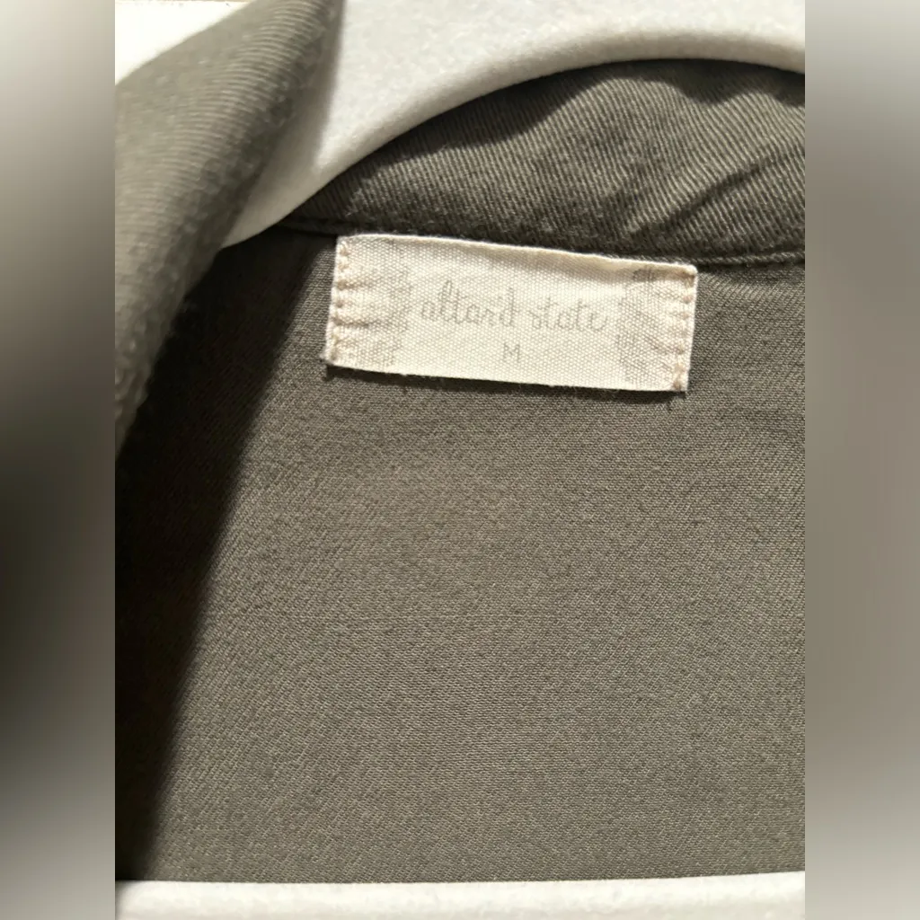 Altar’d State Green Lagenlook Sleeveless Open Vest Size M - Image 4