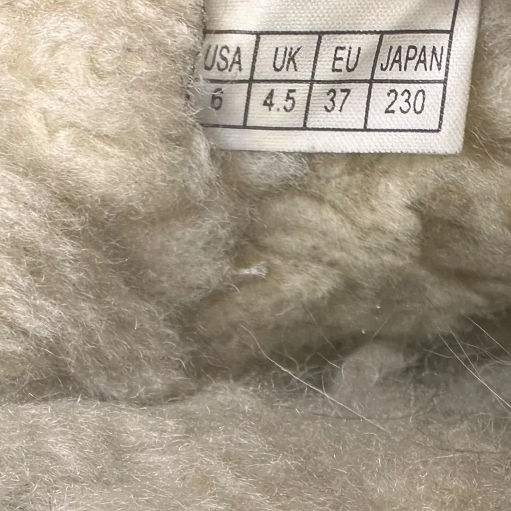 Woman's Ugg Brown Leather Slippers/Clogs  Sherpa Wool Lined  5362  Size 6 - Image 8