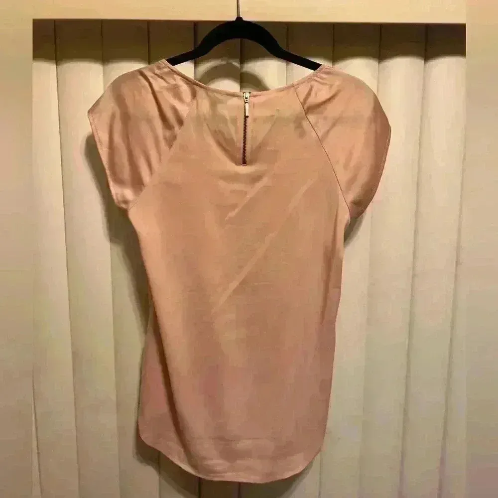 Express women shirt, batwing sleeve, pinkish color size XS good condition - Image 6