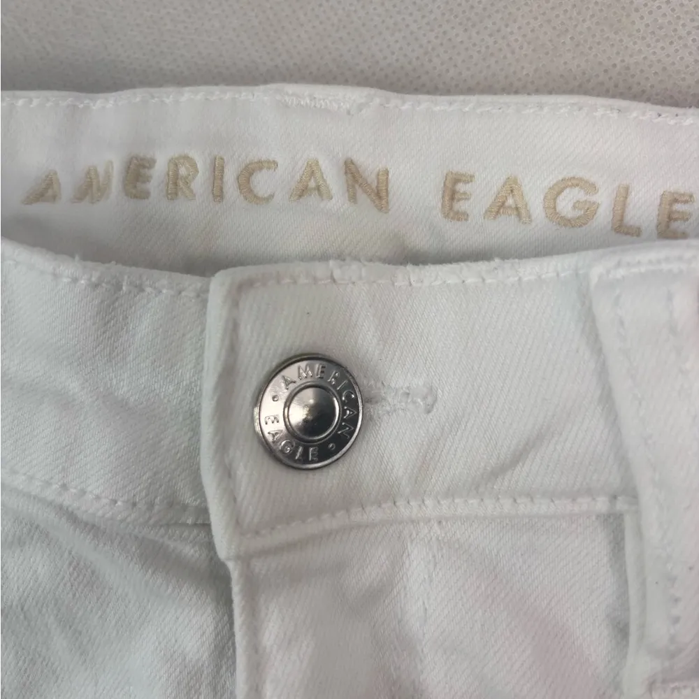 American Eagle Outfitters 6 28 Hi V-Rise Shortie Distressed Denim  Shorts White - Image 4