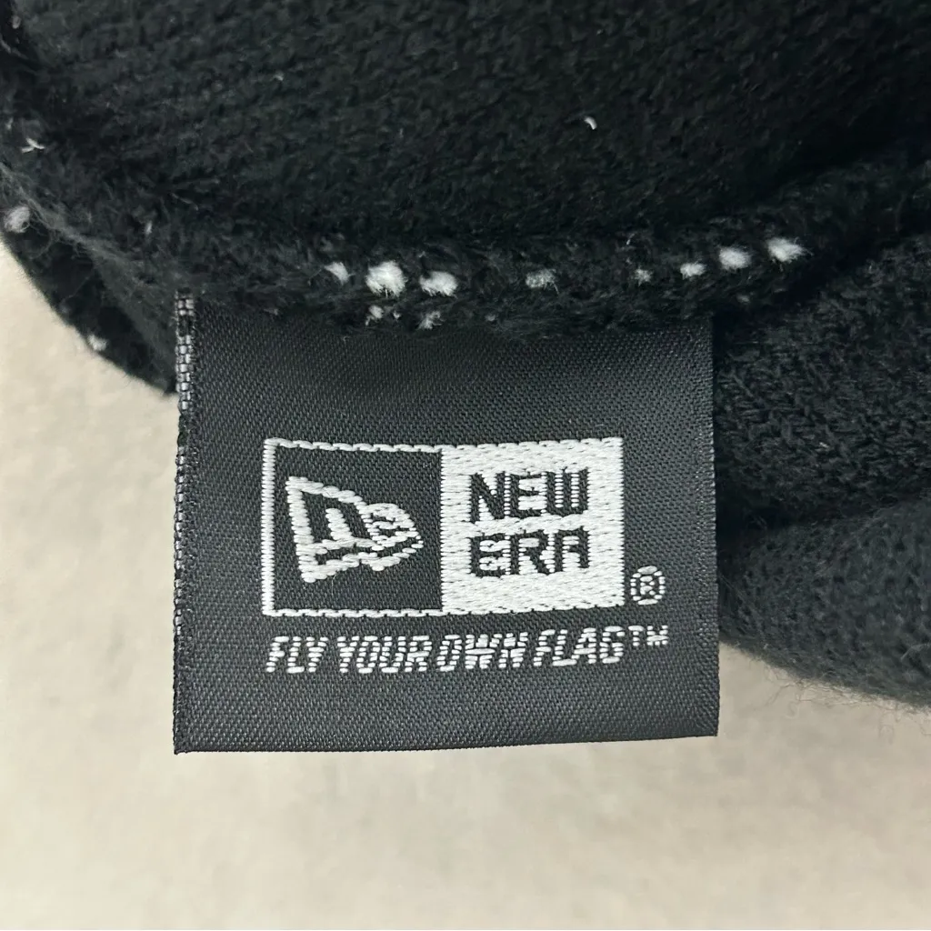 New Era Spell Out w/ Hearts Black Wht Cuffed Knit Pom Pom Winter Beanie Hat Cap - Image 5