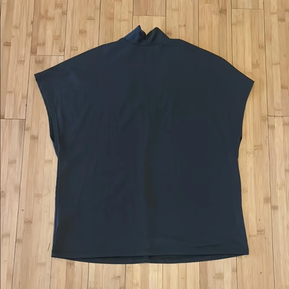 H&M Gray Sleeveless Boxy Blouse - Image 2