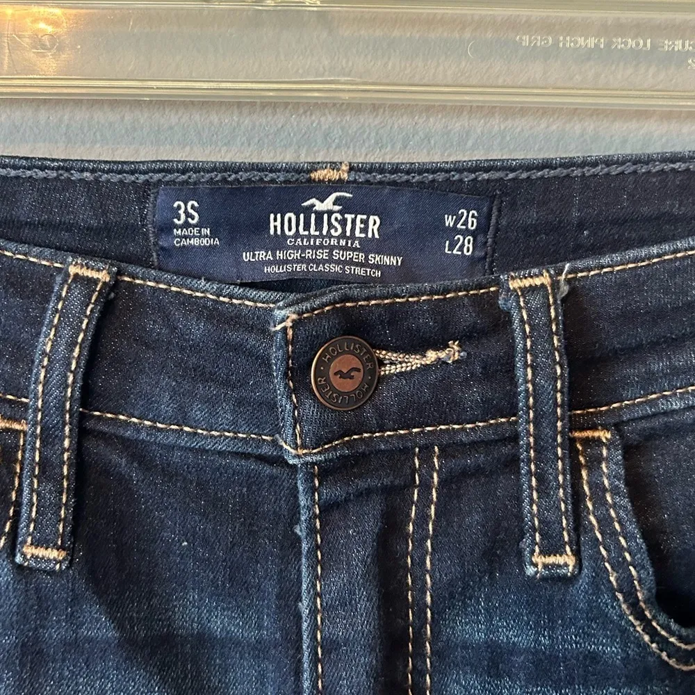 Hollister Jeans Ultra High Rise Super Skinny Short - Image 4