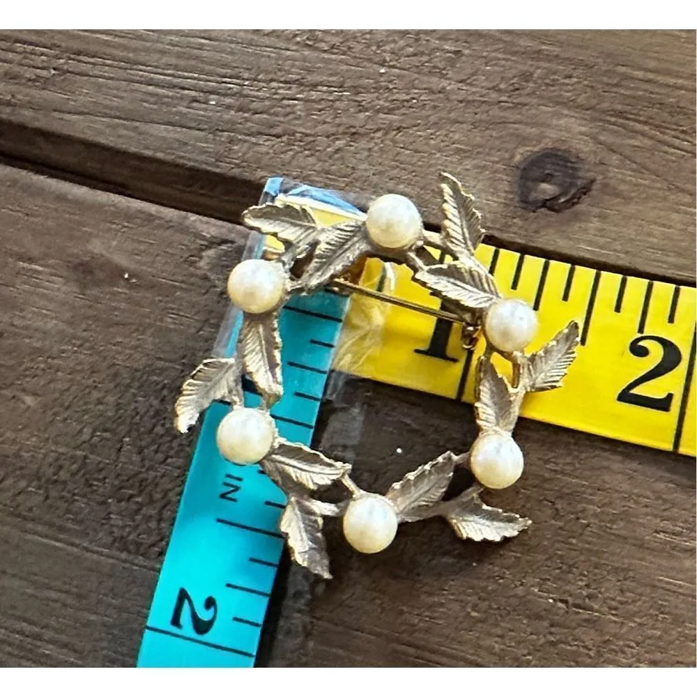 Vintage DFA Brooch Pin Silver Tone Wreath Faux Pearl 1.75”Womens Costume Jewelry Gold - Image 3