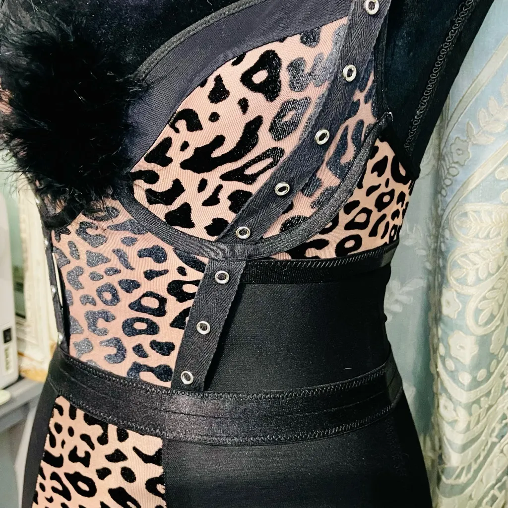 Leopard Print Bustier Size S Garter Slip Black Feather Accent  Mesh Adjustable - Image 4