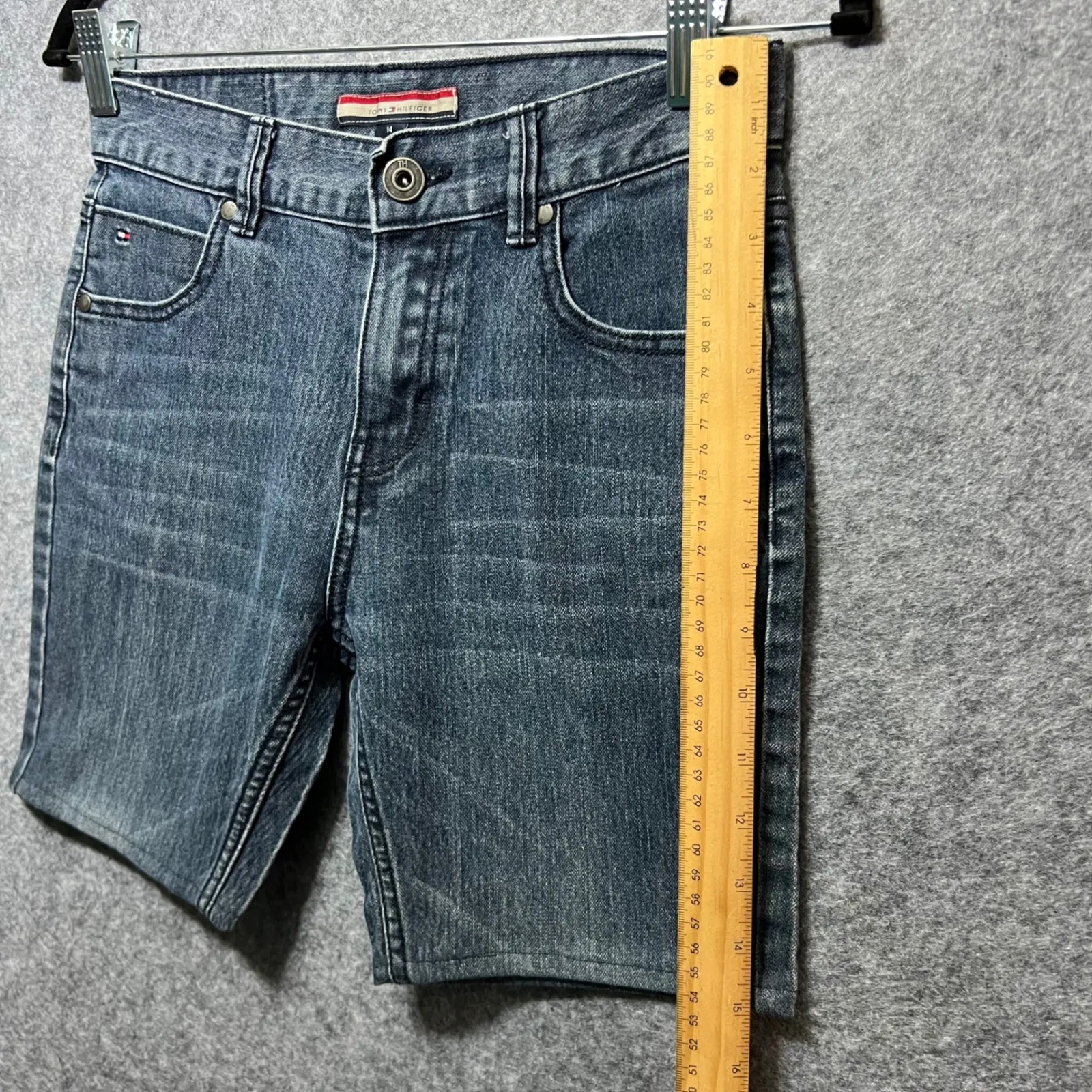 Tommy Hilfiger Women's Denim‎ Bermuda Shorts Size 14 Mid Rise Distressed Wash 6" - Image 3