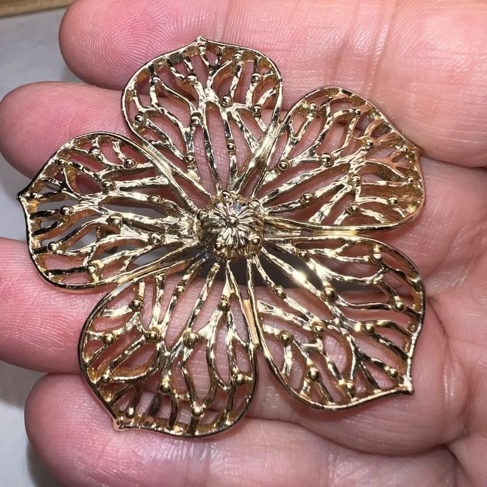 Gerry Vintage Signed Large Ornate Flower Brooch Gold Tone - Image 10