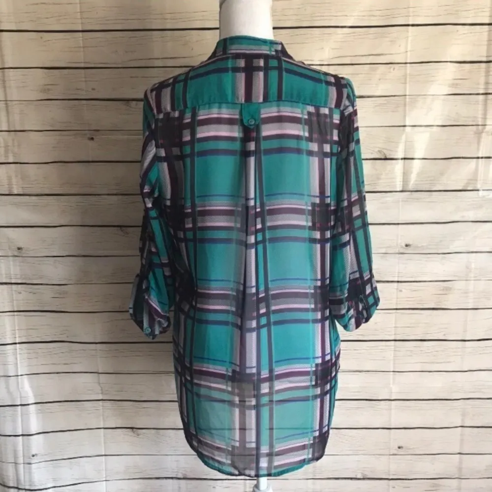 Francesca’s Collection Bird Cage Plaid Button Up Tunic - Image 3