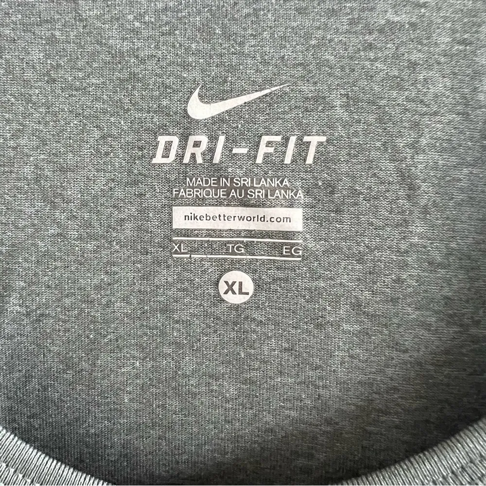 Nike Dri Fit Heart Taker Record breaker Active Tank Top Shirt Activewear XL - Image 6