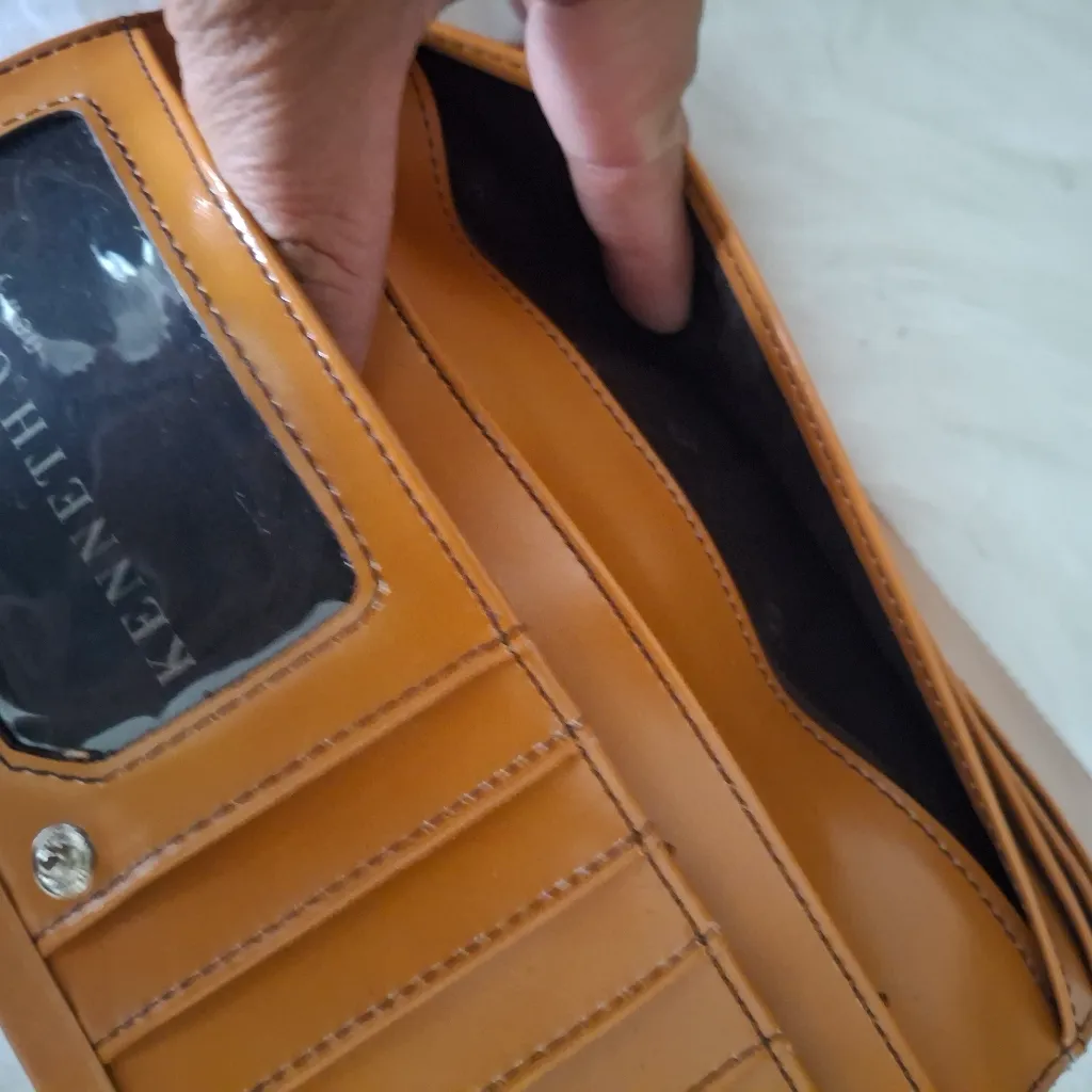 Kenneth Cole Reaction Tan Leather Wallet NWOT - Image 5