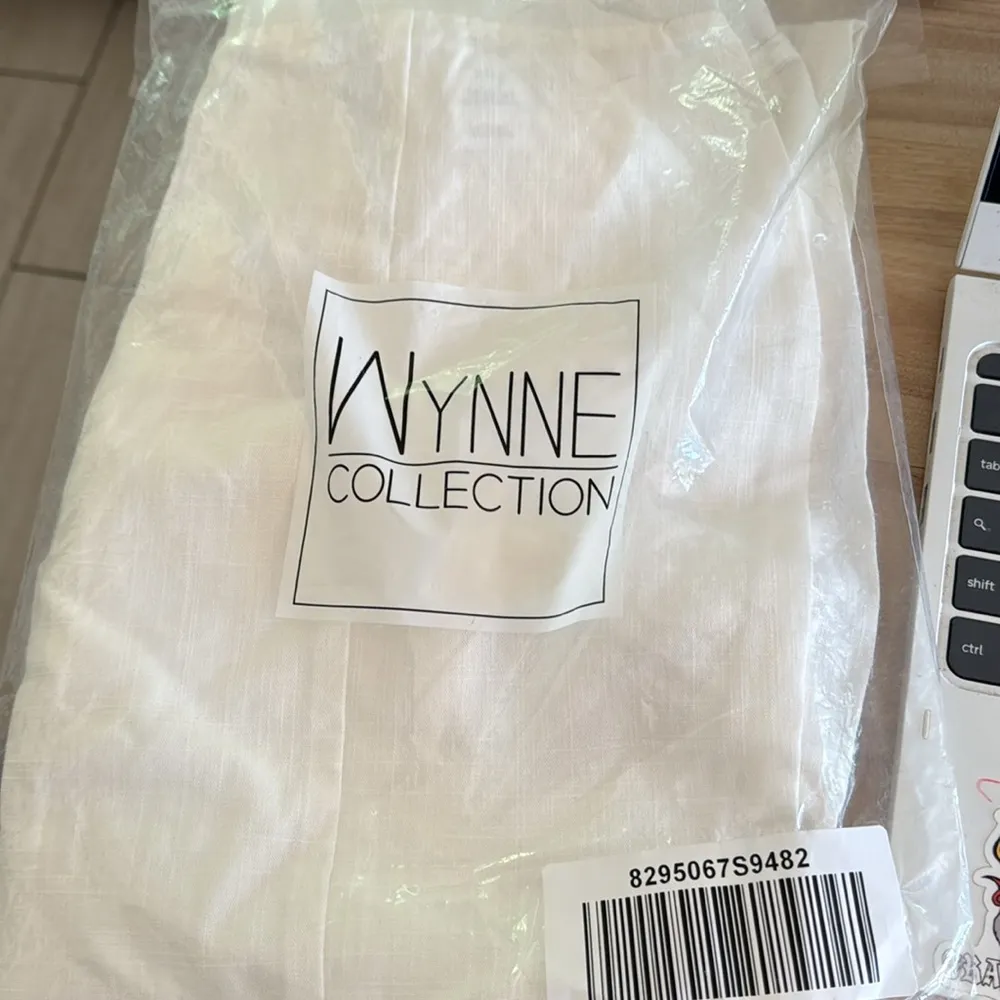 Wynne Collection White Linen Blend Crop Semi Sheer Pull On Breezy Pants Medium - Image 2