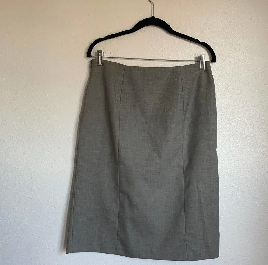 5/$25 Jaclyn Smith Gray Skirt - Image 2