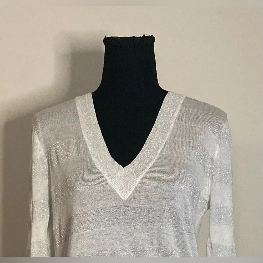 MNG‎ Suit- Long sleeve white and gray sweater blouse
Size medium - Image 2