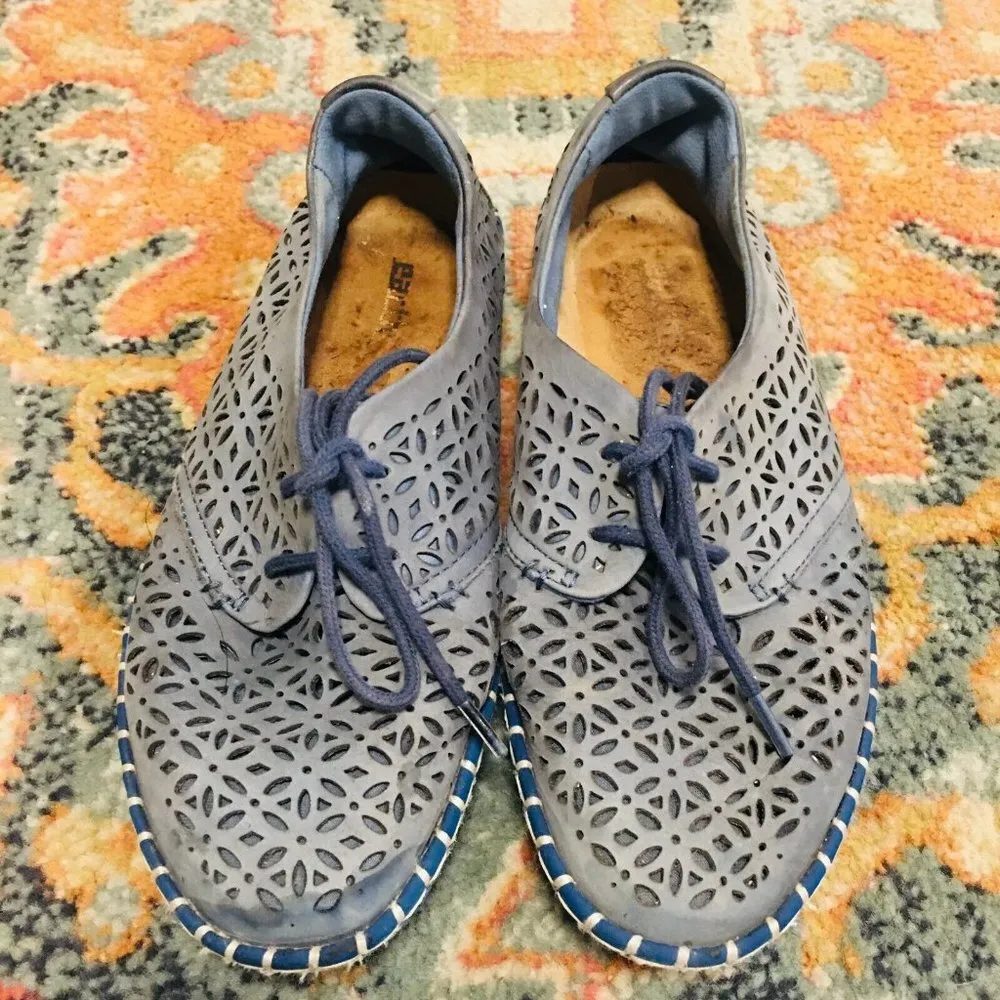 EARTH SHOES Sapphire Blue Nubuck Suede Perforated Relief Pod Shoes Women's 7B Size 7 - Image 3