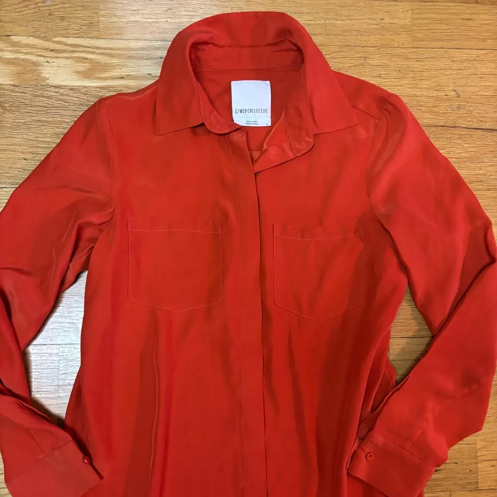 C/MEO Collective Red Silk Preppy Career Resortwear Coastal Quiet Luxury Top M - Image 2