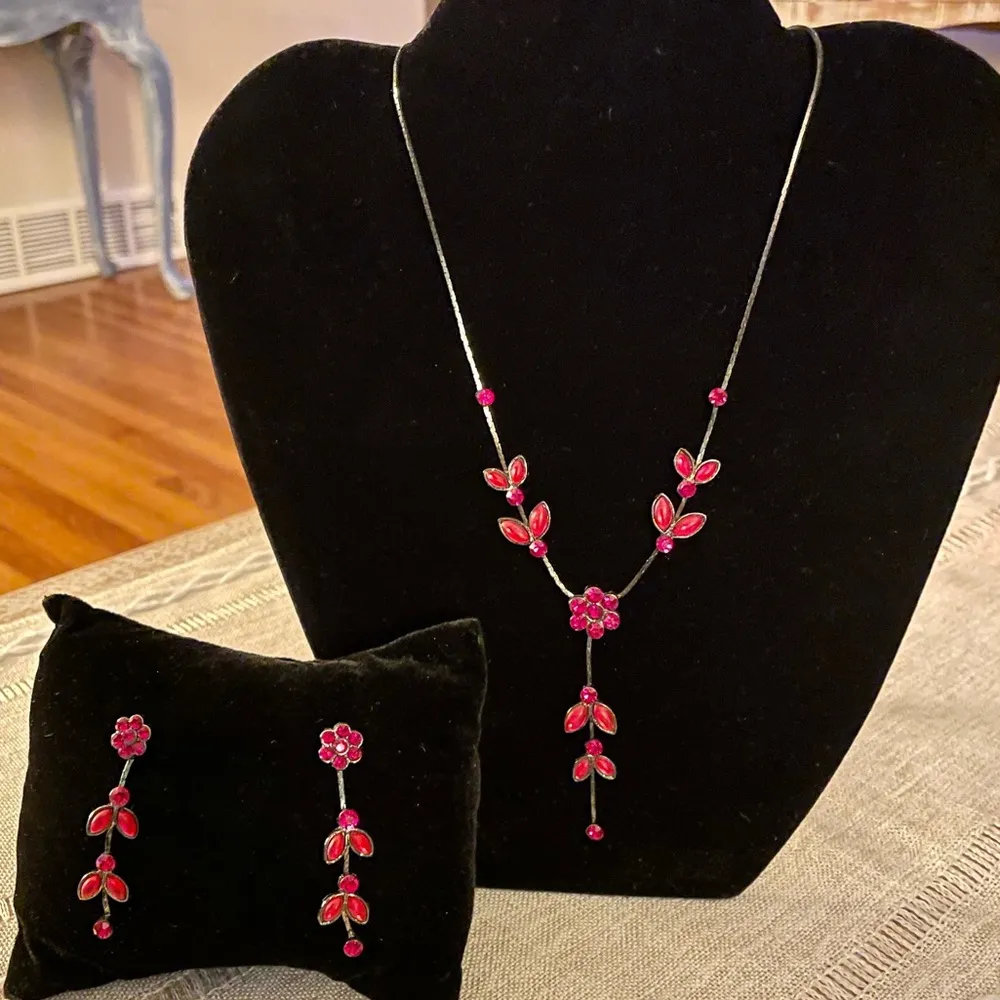 🌹Matching Red Flower Gem Y Necklace & Earrings🌹🆕 - Image 2