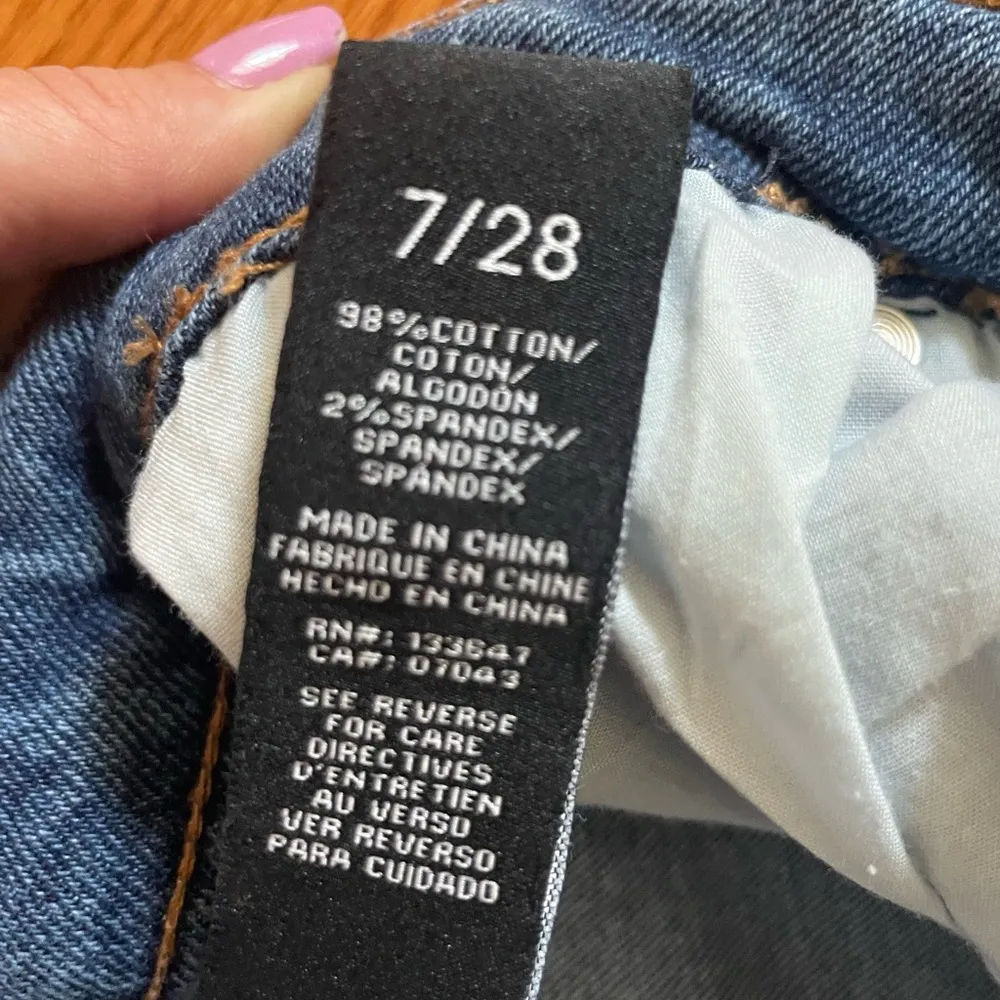 Kendal and Kylie Kardashian Jean shorts - Image 3