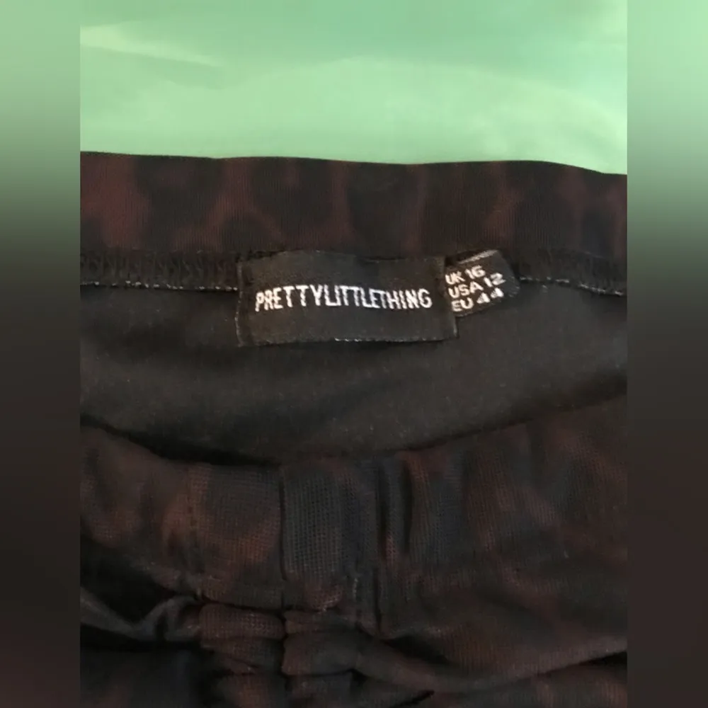 PrettyLittle Thing Women’s Ruched Front Leopard Print Skirt Size 12 - Image 2