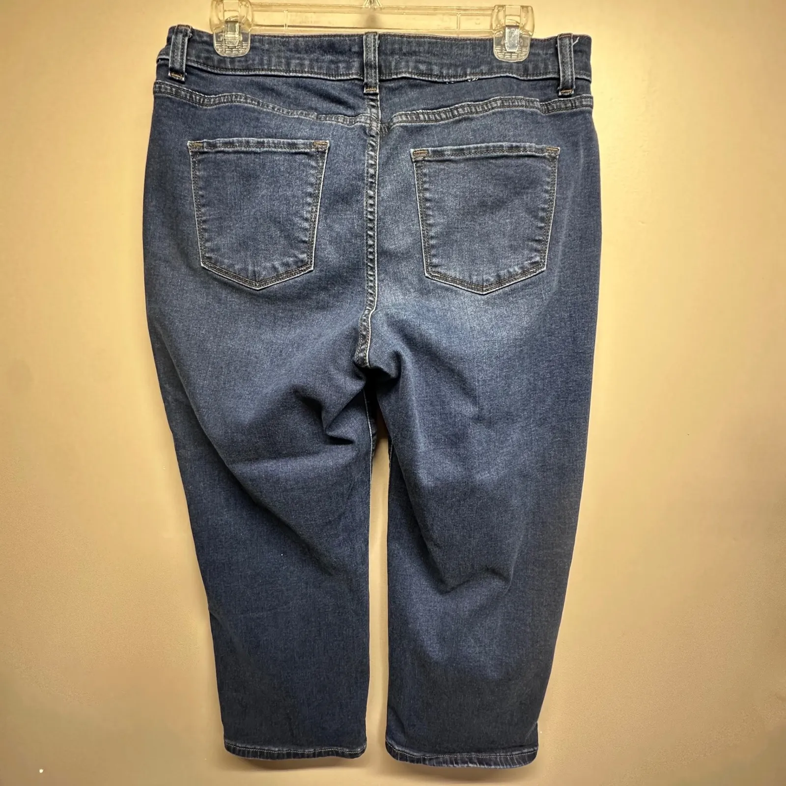 Croft & Barrow Womens Jeans Size 12 Blue Denim Capri Cropped Straight Leg - Image 2