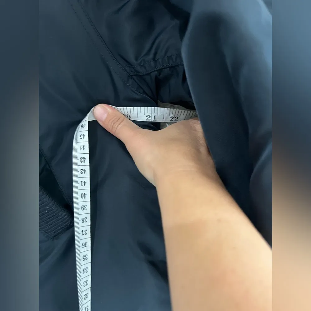 J. Crew Military Parka Jacket Navy Blue Sherpa Hood Size Small in a dark blue - Image 11