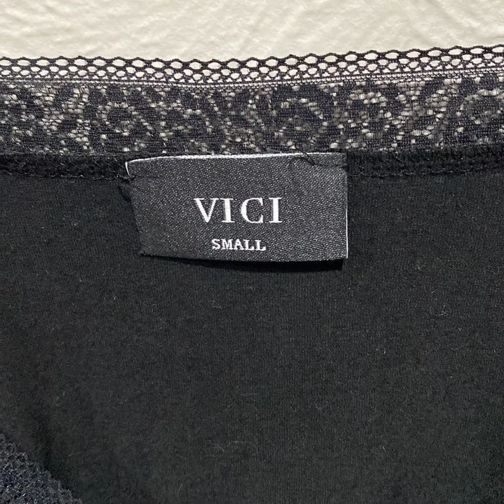 Vici Black Lace Detail Short Sleeve V-Neck Shirt Size Small - Image 3