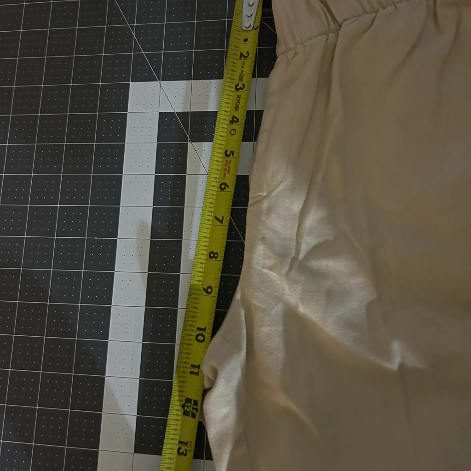 GAP Women's Beige Cargo Pants - Image 4