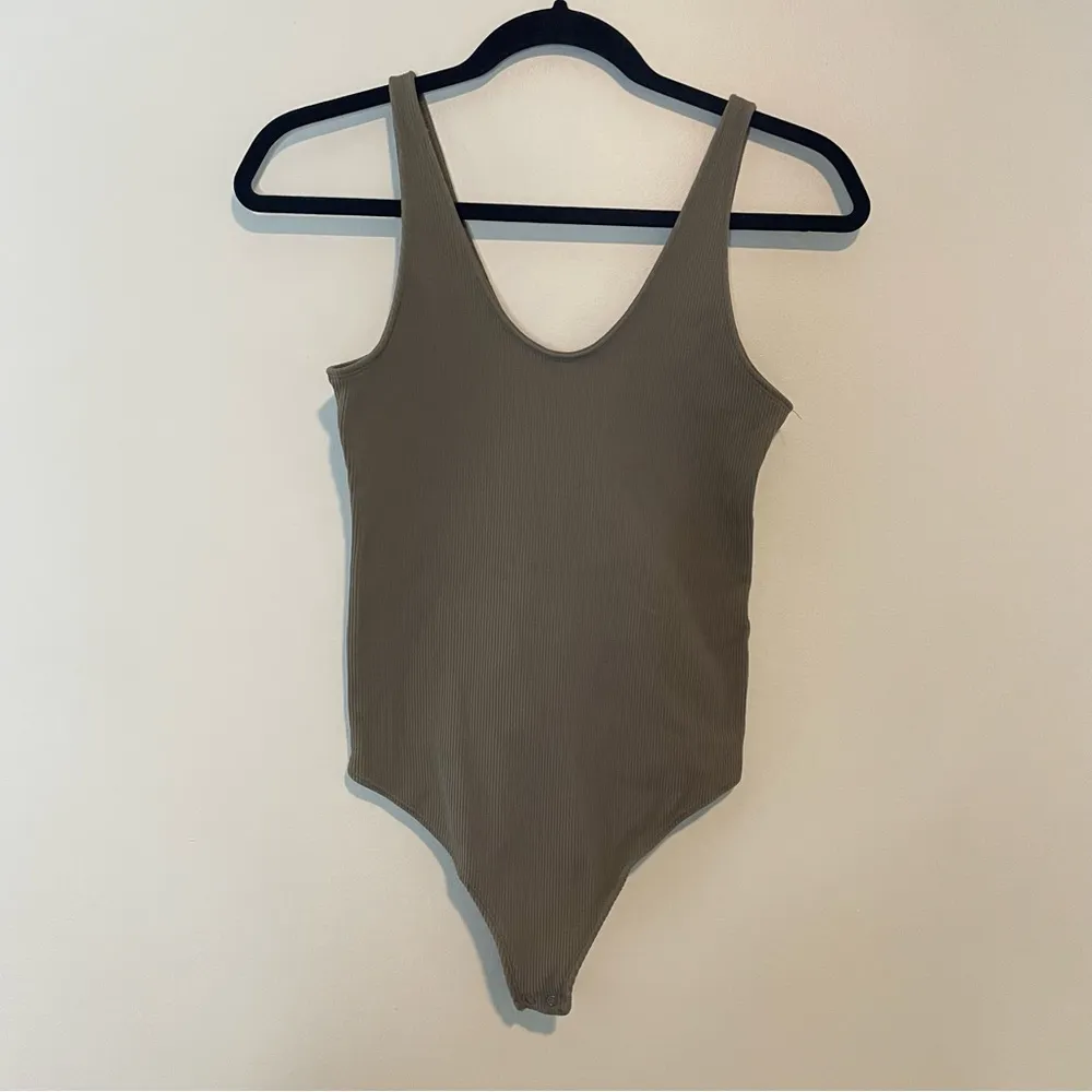 Abercrombie Seamless Rib Fabric Scoopneck Bodysuit Green Small - Image 5