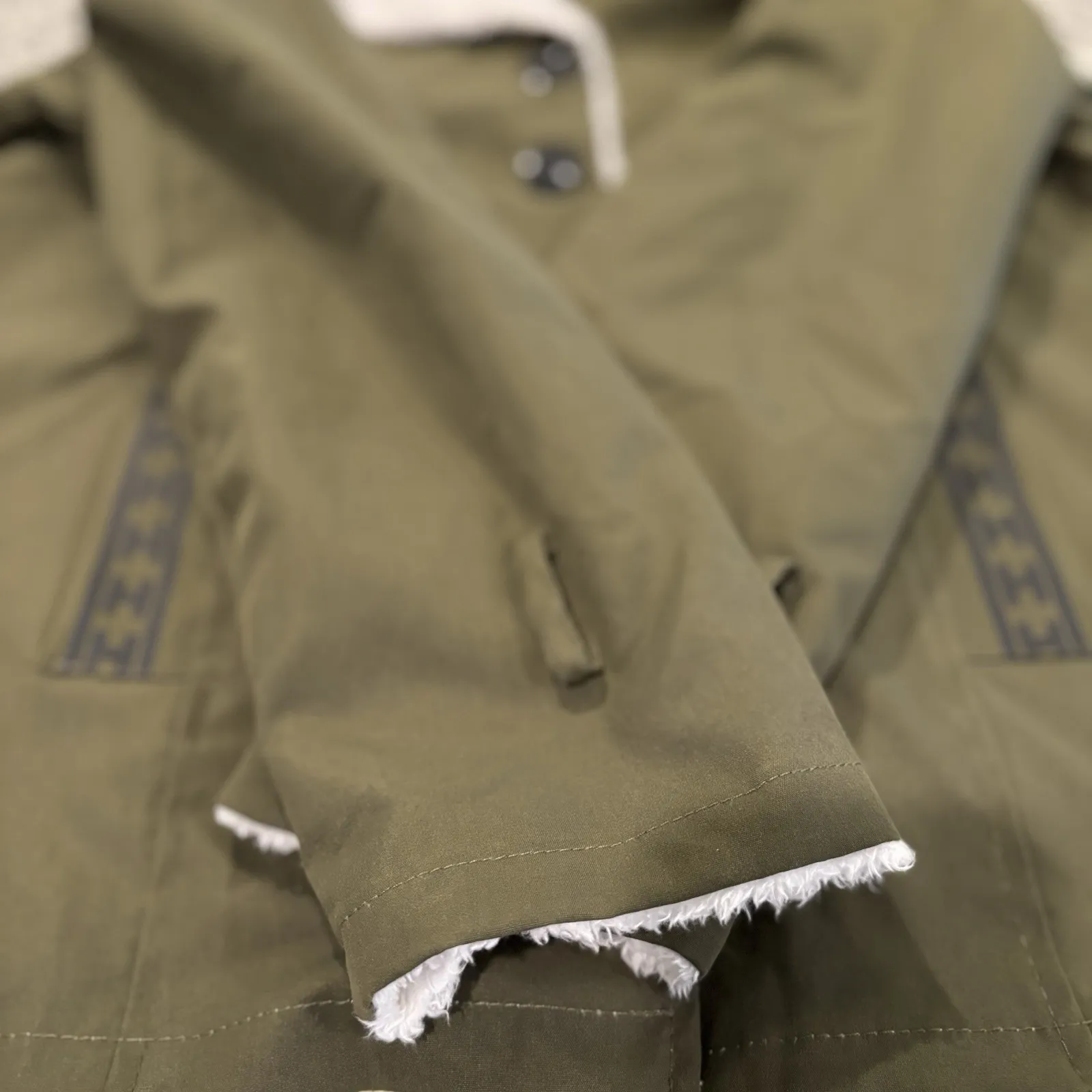 Olive Green Faux Sherpa Lined Jacket Size Medium Button Front Jacket Outerwear - Image 6