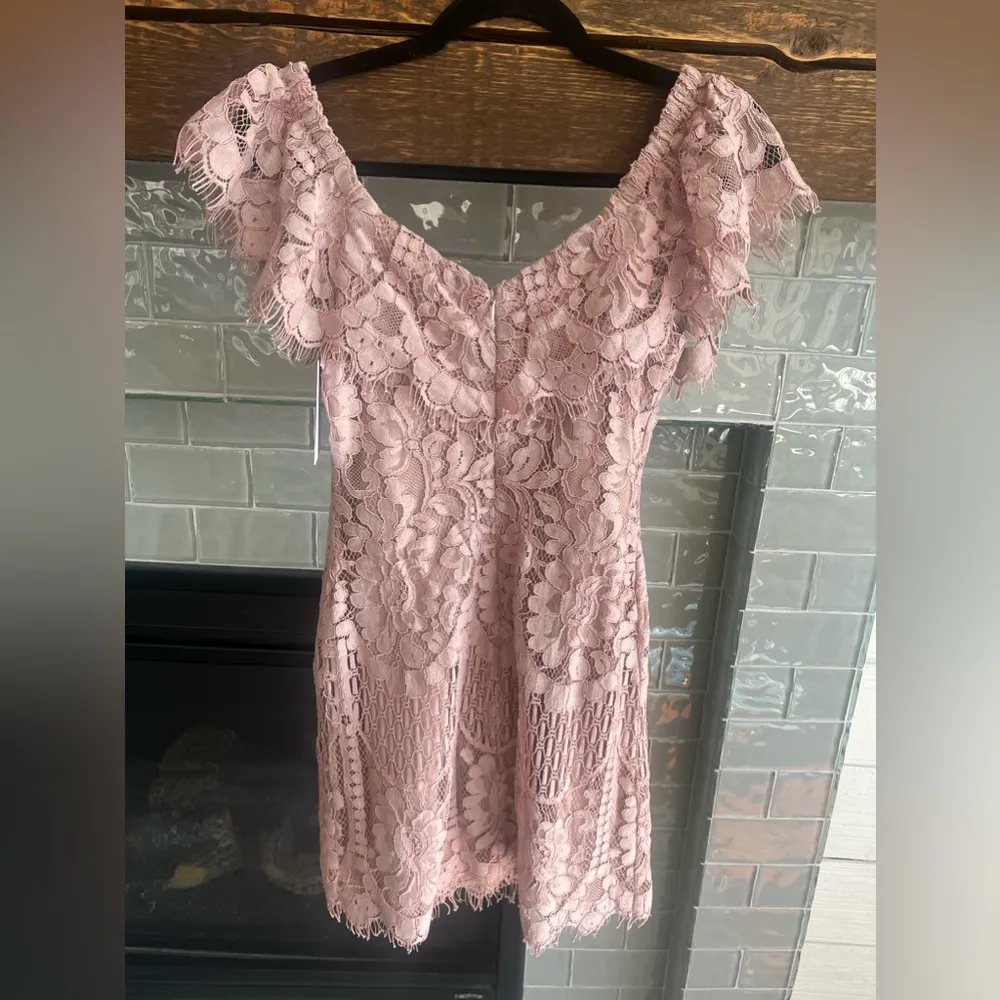 New WAYF Dusty Rose Mauve Lace Mini Off The Shoulder Dress Small - Image 4