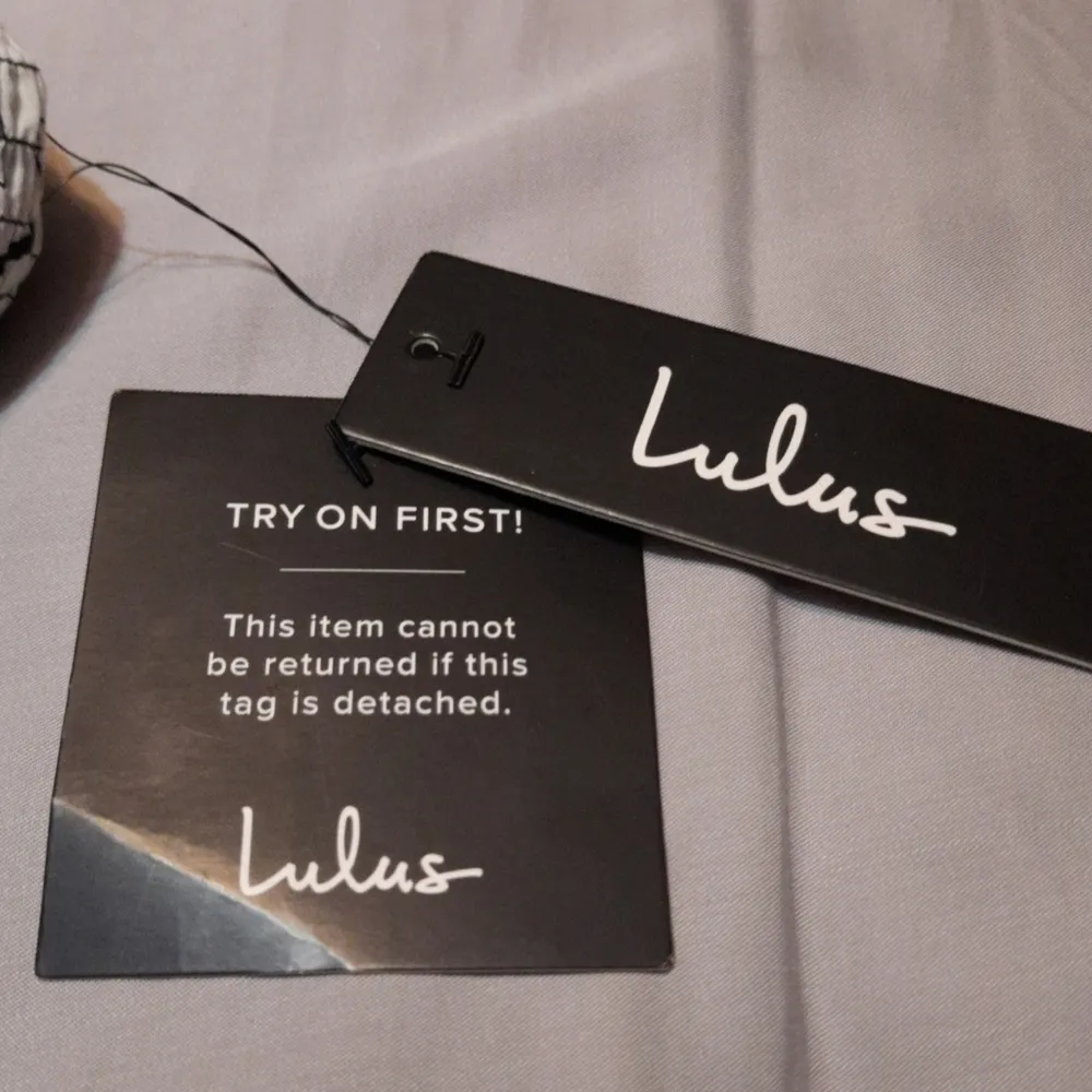 Lulus Cropped Top Size Extra Large NWT Black - Image 5