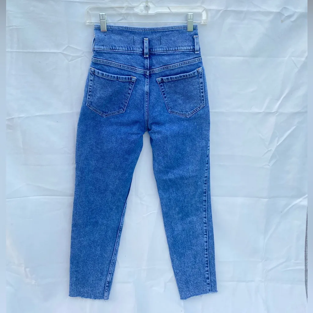Hollister Ultra High-Rise ‘80s Mom Jeans 24x27 - Image 3