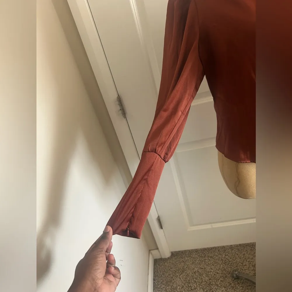 ASTR The Label Valencia Gigot-Sleeve Silk Top - Image 3