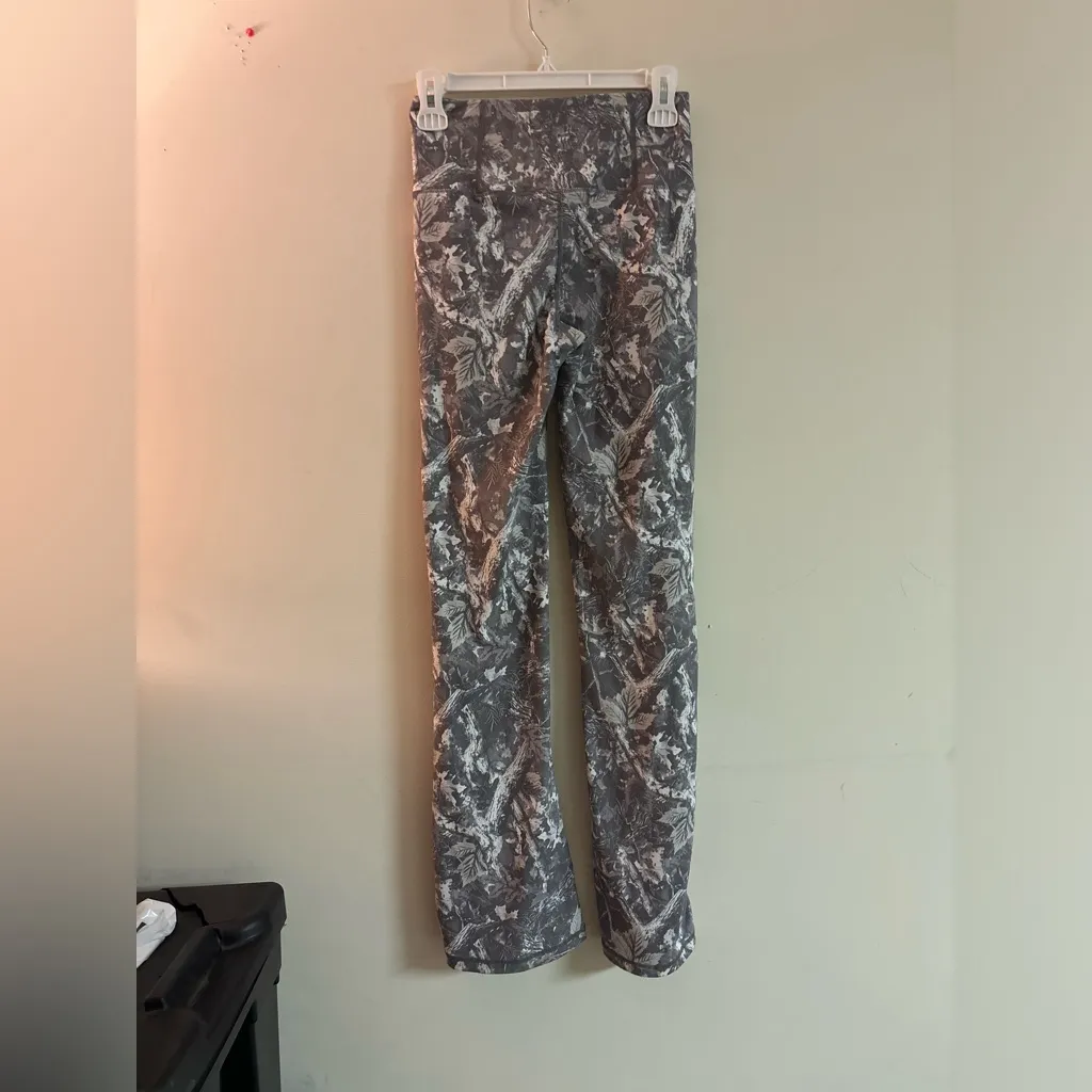 Sommer Ray Forest Camo Flare Leggings Size Small - Image 2