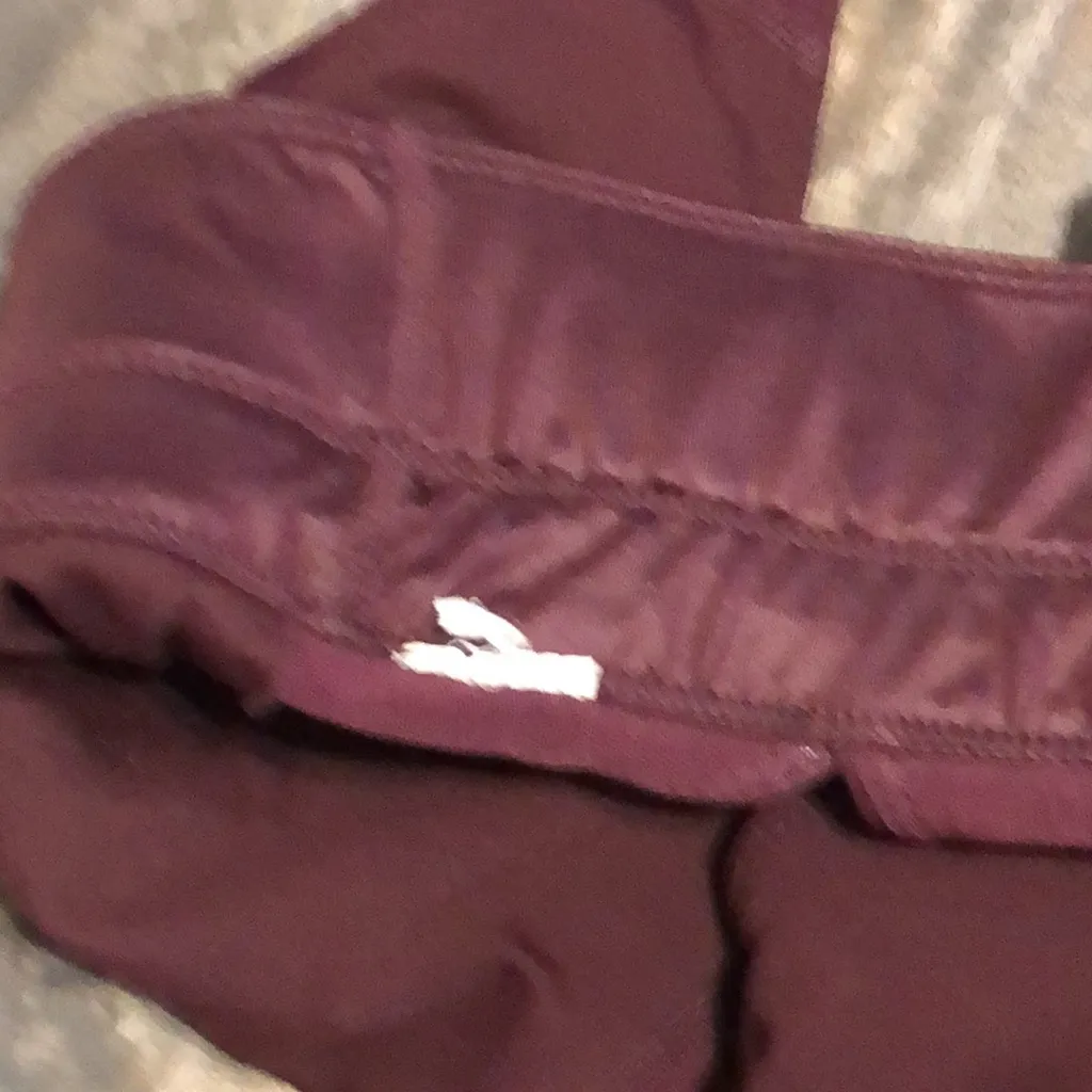 Fabletics Valetta medium support Sports bra plunge V-neck  14” burgundy Medium - Image 6